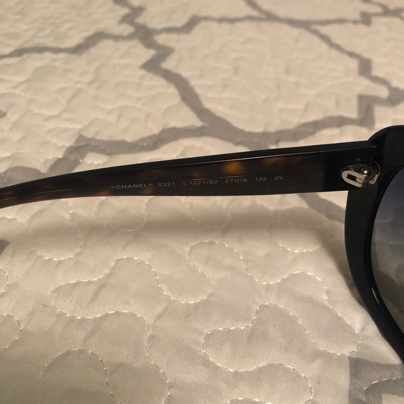 BNIB Chanel Navy/Tortoise Sunglasses - Picture 5 of 6
